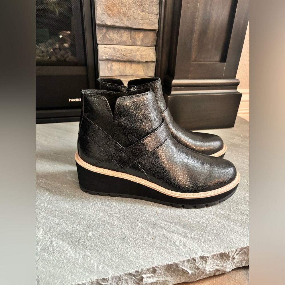 Eileen Fisher Cargo Embossed Black Leather Wedge Ankle Boots Size 9 NIB